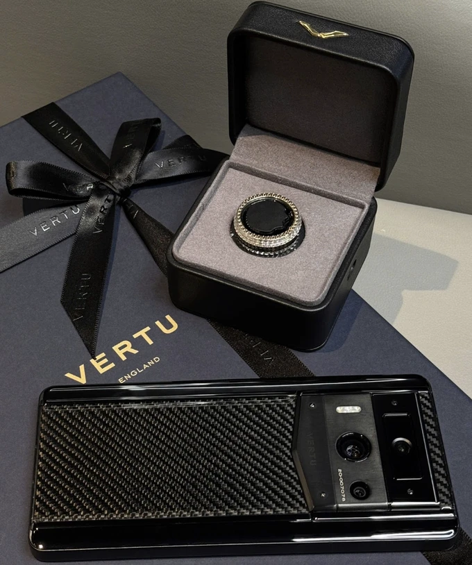 Smart Ring của Vertu đang là món phụ kiện công nghệ được người dùng Vertu ưa chuộng như một món trang sức độc đáo Ảnh màn hình 2024-11-25 lúc 09.37.03.png