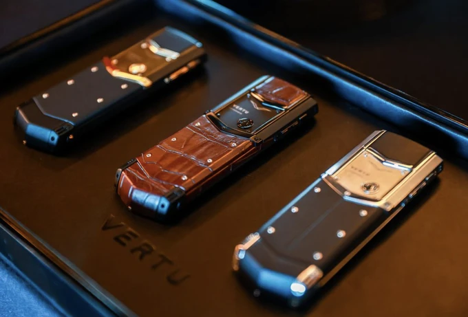 Ngoài những chiếc điện thoại trị giá hàng tỷ đồng, Vertu còn có cả hệ sinh thái gồm các loại phụ kiện cao cấp Ảnh màn hình 2024-11-25 lúc 09.37.17.png