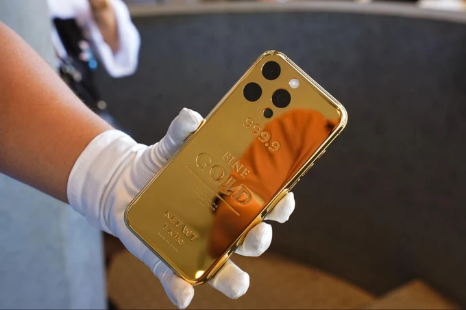 Mẫu Gold Bar Signature g-ace-ra-mat-bst-iphone-16-doc-nhat-03.jpg