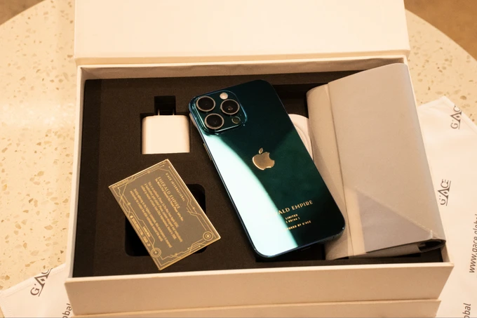 Mẫu Emerald Empire g-ace-ra-mat-bst-iphone-16-doc-nhat-04.jpg