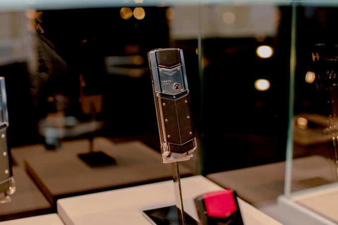 Những chiếc Vertu chính hãng được chế tác từ những chất liệu quý hiếm _MG_7538.jpg