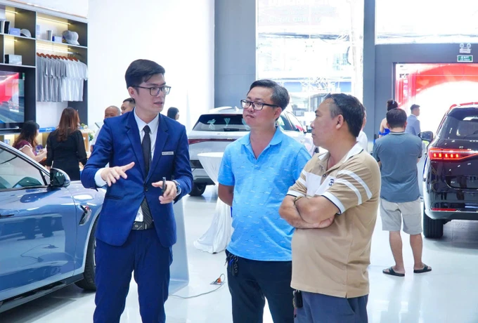 Để mang lại cho khách hàng những trải nghiệm chân thực nhất, NEG An Giang hiện đã trưng bày các phiên bản BYD M6 và BYD Han. Đặc biệt, showroom cũng có nhiều ưu đãi độc quyền để khách hàng dễ dàng chọn lựa ngay từ khi trải nghiệm, lái thử z5994467586840_e0bcb0f4f6bcda4b58c8818150eafda2.jpg