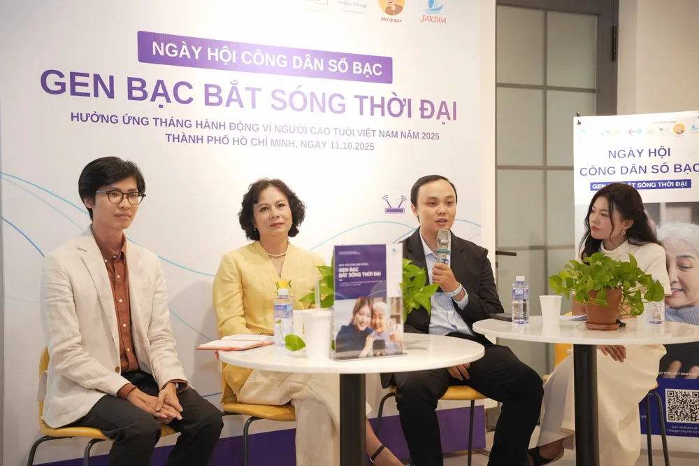 Các diễn giả nói về về công nghệ số tại chương trình 1 2.jpg