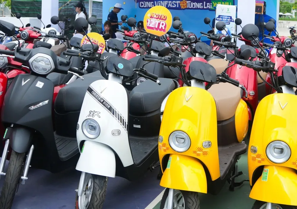 Xe máy điện có mức giá dễ tiếp cận, dao động từ 10 triệu đồng đến hơn 50 triệu đồng...