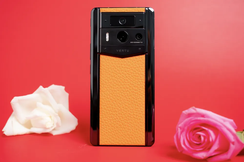 Một phiên bản khác của Metavertu 2 cũng được nhiều khách hàng chọn làm quà tặng dịp Lễ Tình nhân này. Ảnh màn hình 2025-02-13 lúc 12.40.29.png