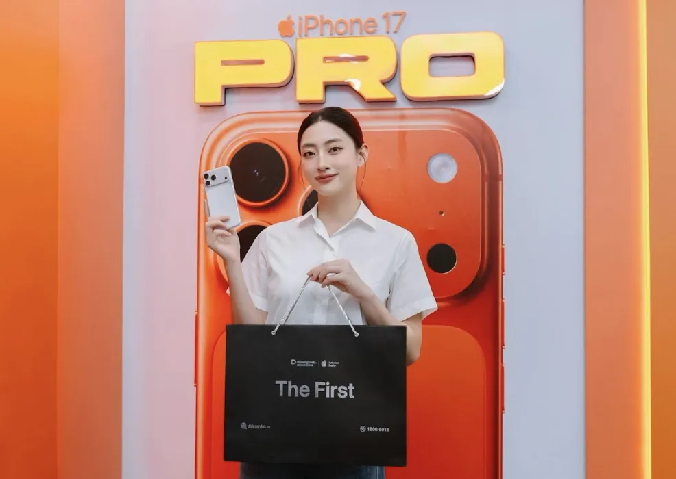 Hoa hậu Lương Thuỳ Linh diện sơ mi giản dị đi “tậu Táo”