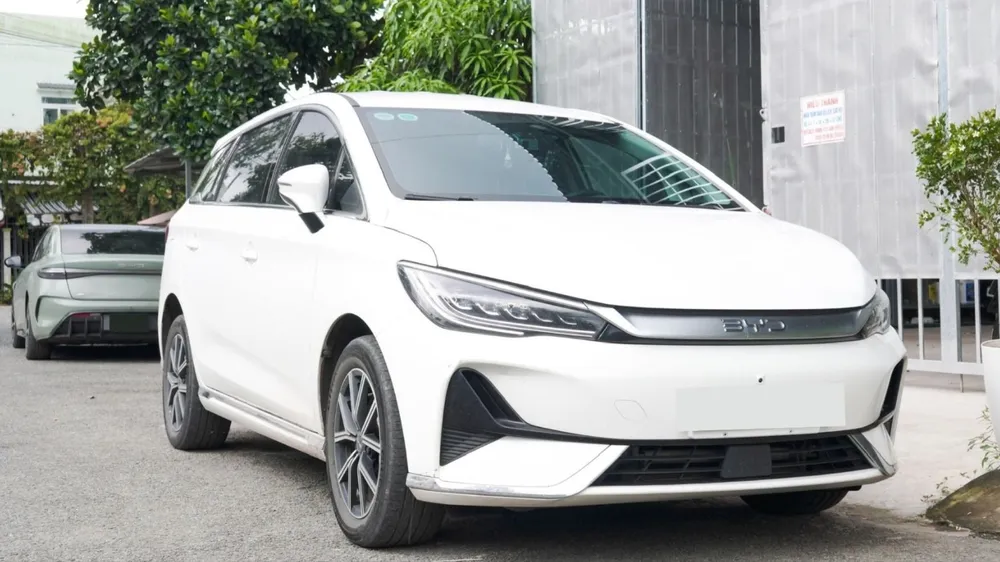 BYD M6 thiết kế tối giản, nội thất rộng rãi phù hợp với nhóm khách hàng tài xế công nghệ và gia đình đô thị