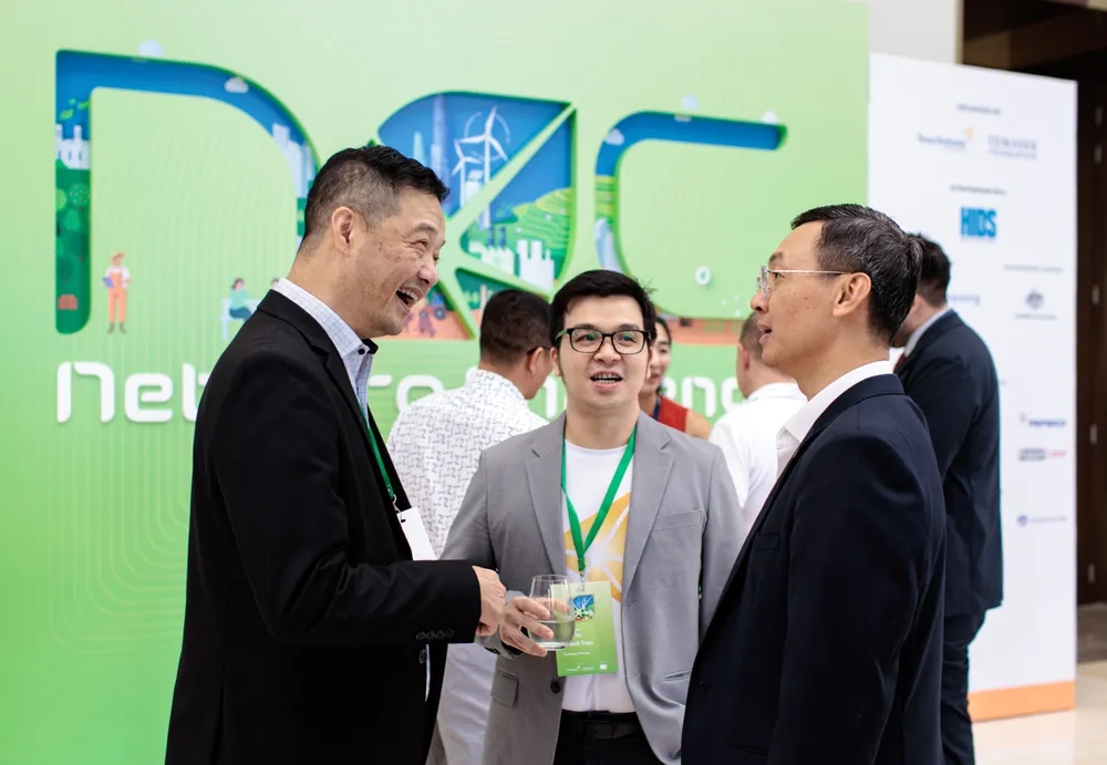 Các nhà đầu tư trao đổi tại sự kiện.jpg