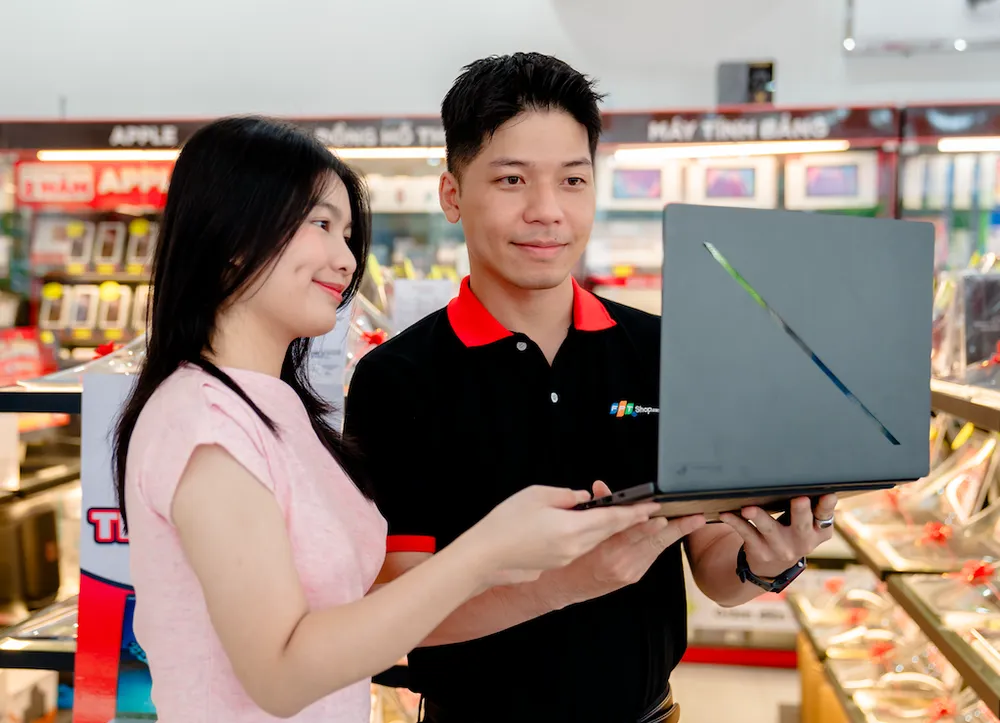 Chiến dịch “Tân Bling đỉnh – AI thông minh" với hàng loạt laptop giảm giá sâu.