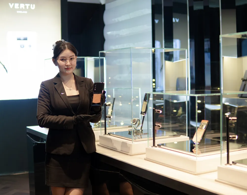Vertu Việt Nam là đại diện phân phối và bán lẻ duy nhất của Vertu England.