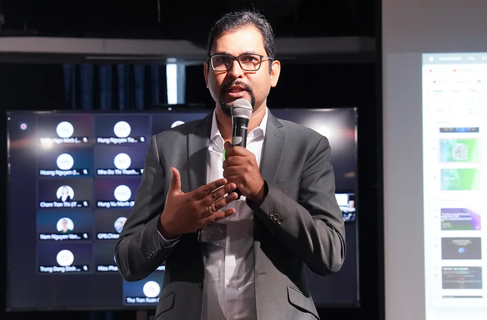 Ông Emmanuel Pillai, Giám đốc phụ trách Đào tạo và Chứng nhận khu vực ASEAN chia sẻ về nền tảng AWS Skill Builder