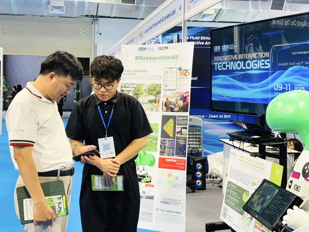 Mô hình AI hỗ trợ phân loại rác “AI Scan to Classify” nằm trong dự án UEH Green Campus IMG_1275.jpg