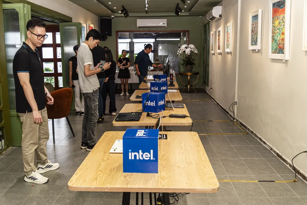 Intel trình diễn khả năng ứng dụng thực tế của các mẫu AI PC