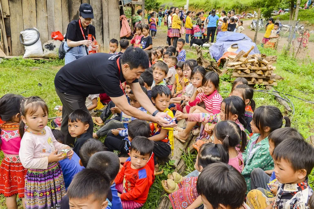 ISUZU Việt Nam đồng hành cùng các hoạt động vì cộng đồng.jpg