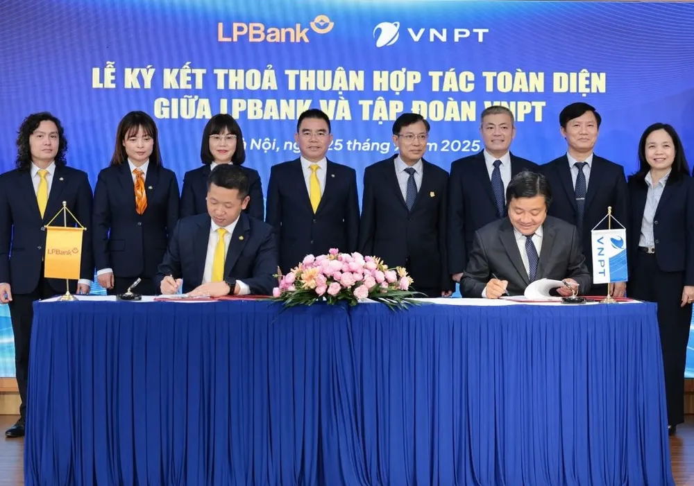 Đại diện tập đoàn VNPT và LPBank ký kết hợp tác