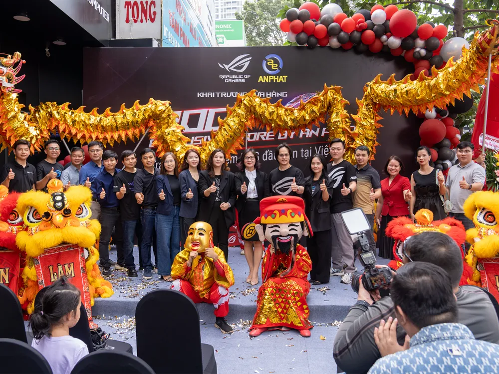 ROG Exclusive Store (6).jpg