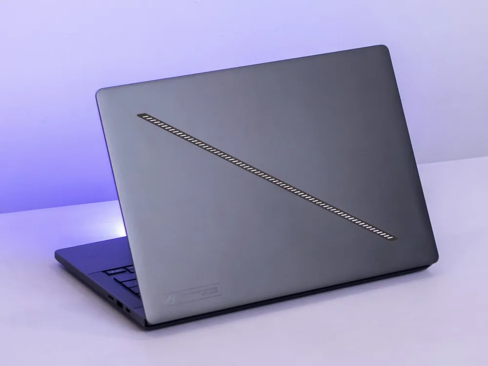 ROG Zephyrus G14 2025 (2).jpg