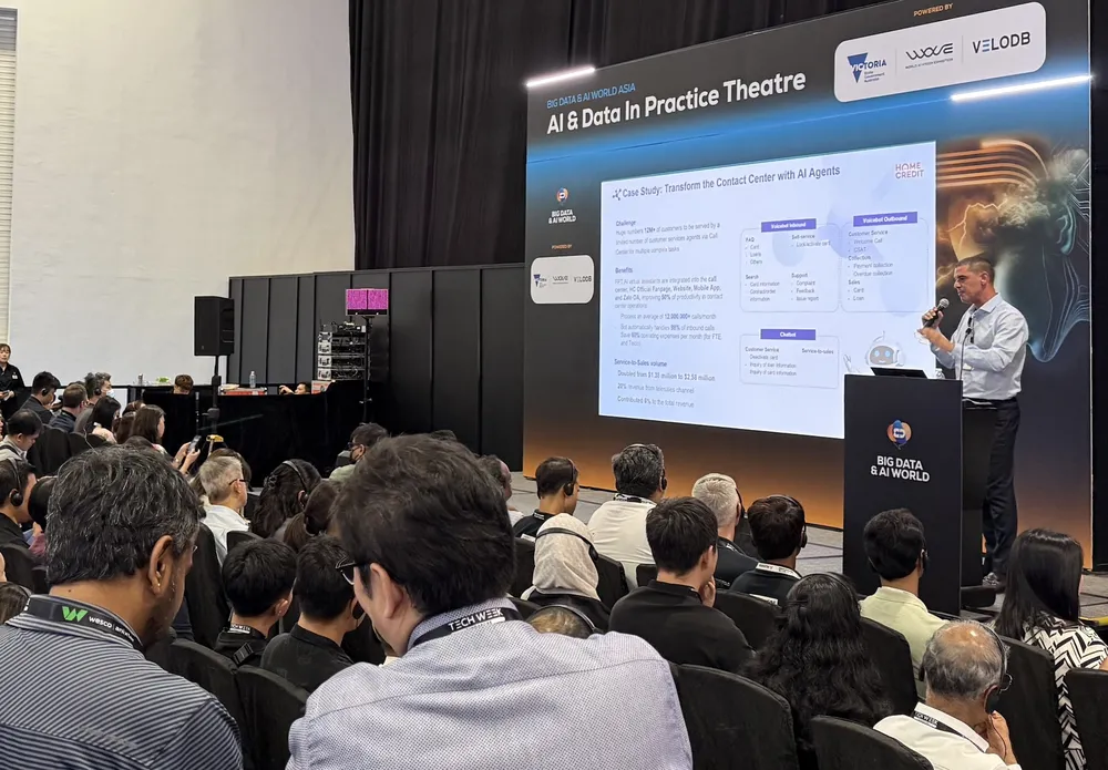 Đại diện FPT giới thiệu hệ sinh thái AI tại sự kiện