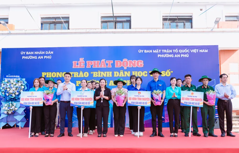 7 Đội hình tình nguyện “Bình dân học vụ số” của phường An Phú ra mắt vào sáng 18-10 TCRP3809.JPG