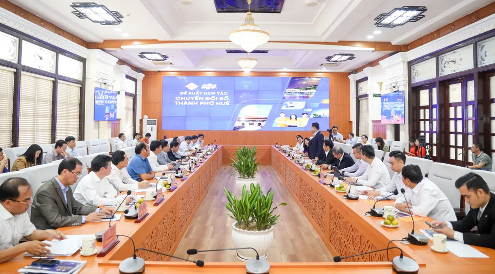 Tập đoàn FPT đã có buổi gặp gỡ và trao đổi với UBND Thành phố Huế