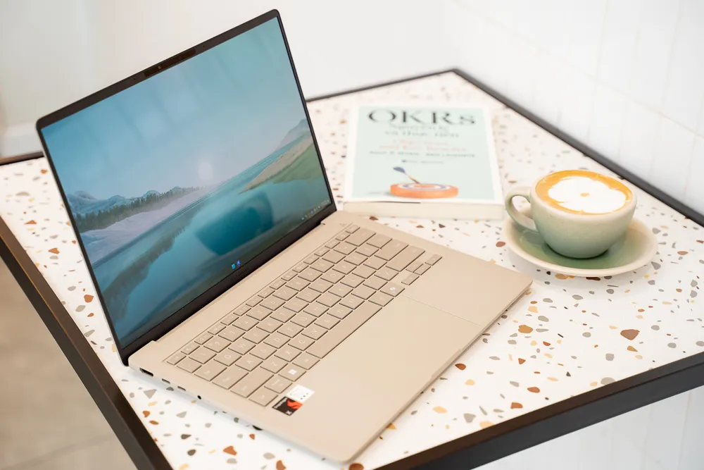Zenbook 14 (UM3406)10.jpg