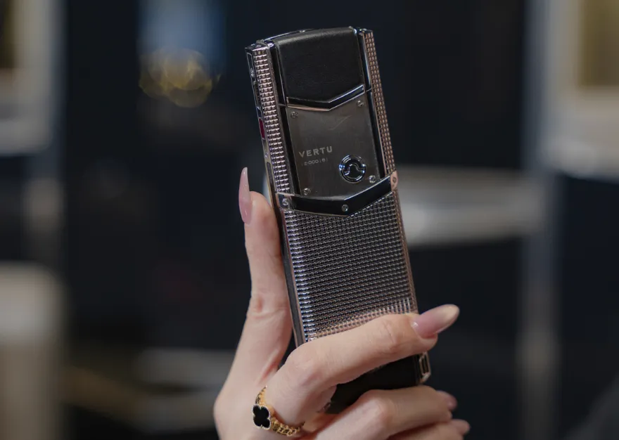 Phím Ruby đã trở thành điểm nhấn đặc trưng trên dòng Signature V huyền thoại Ảnh màn hình 2025-11-29 lúc 12.12.51.png