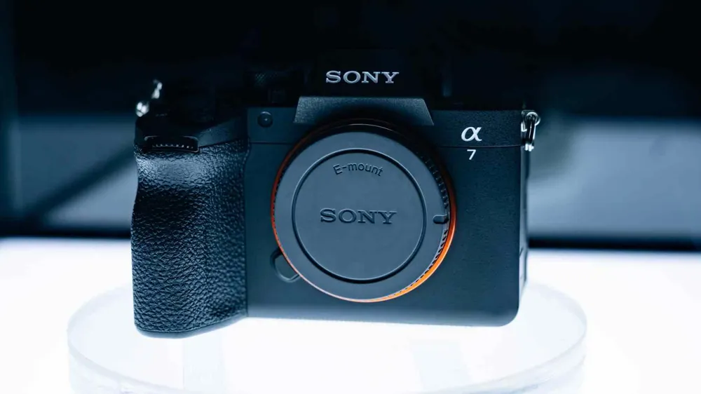 Máy ảnh Sony Alpha 7V giá 69.990.000 đồng