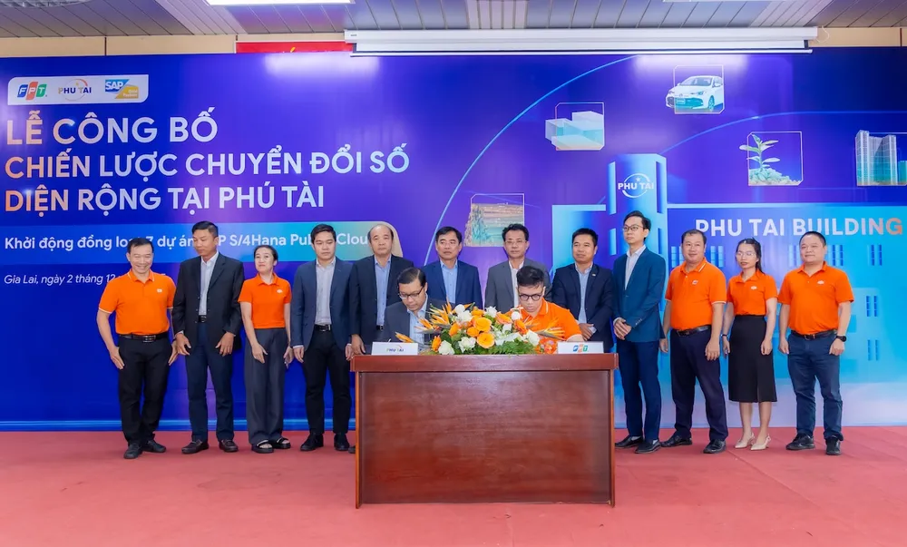 Đại diện FPT và Phú Tài JSC ký kết hợp tác