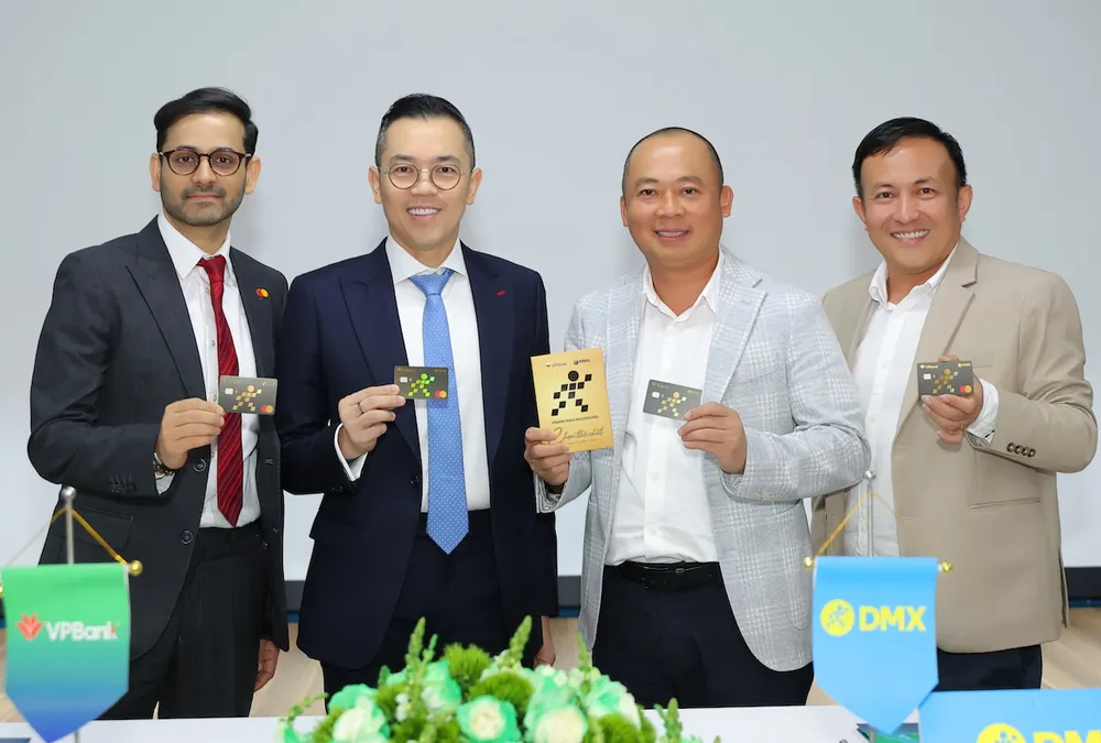 VPBank và DMX ra mắt thẻ tín dụng đầu tiên trong lĩnh vực bán lẻ điện tử tiêu
dùng