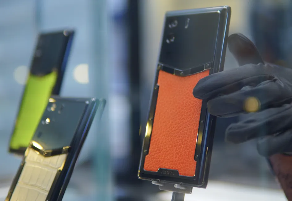 Mỗi chiếc smartphone của Vertu là một “tác phẩm nghệ thuật” được chế tác thủ công tinh xảo