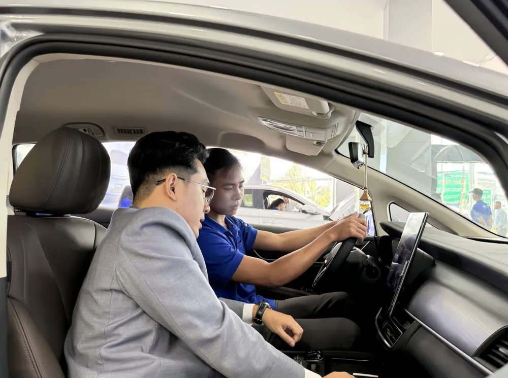 Sedan điện hạng sang gây ấn tượng với khả năng tăng tốc trong 3,9 giây