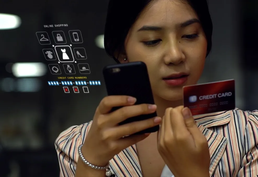 Người mua sắm online cần kiểm tra kỹ các thông tin trước khi thanh toán