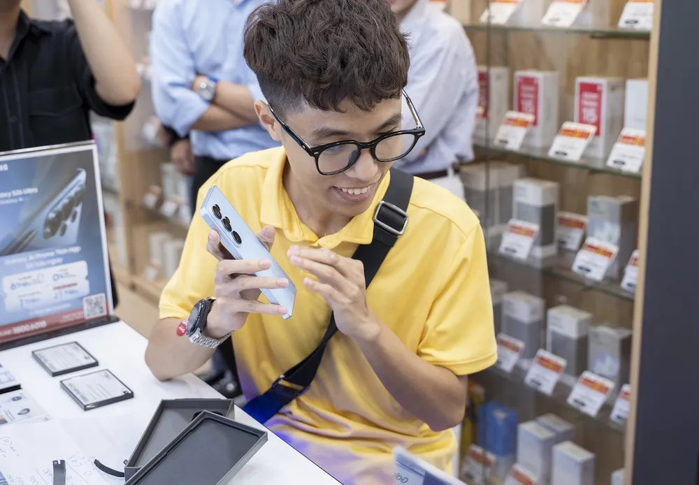 Người dùng mua Galaxy S26 series tại Di Động Việt DI Động Việt0603_44.JPG