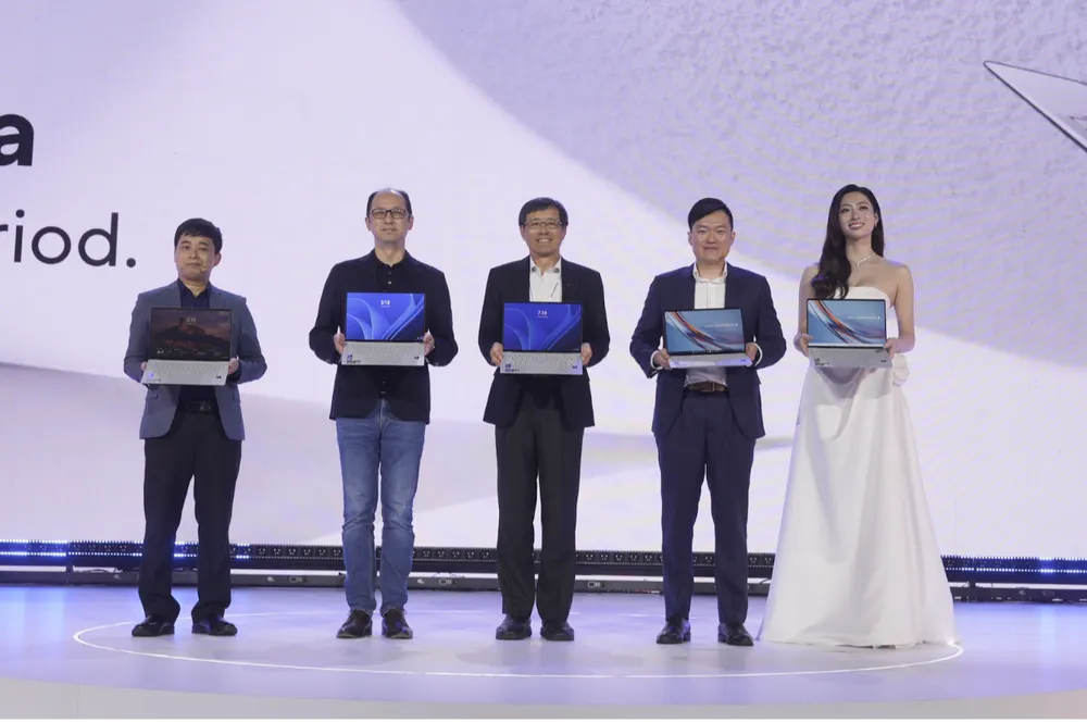 ASUS đã chính thức trình làng “siêu phẩm” ASUS ExpertBook Ultra tại thị trường Việt Nam.
