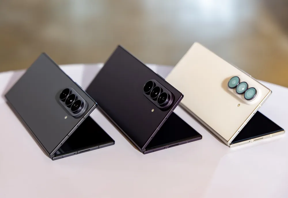 Fold8 Ultra với ba màu sắc mới 3 màu sắc của Fold8 Ultra.jpg