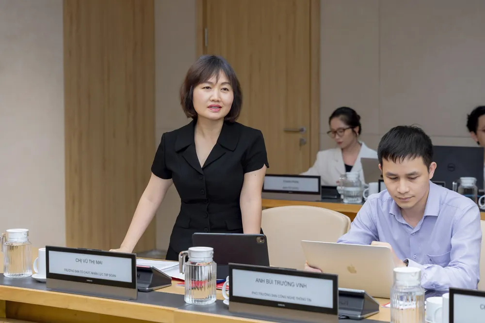 Bà Vũ Thị Mai - Trưởng Ban Tổ chức nhân lực Tập đoàn Viettel phát biểu tại chương trình khởi động Viettel AI Race 2026, ngày 2-7. Ảnh: ĐỨC THỌ Anh cuoc thi VT AI 1.jpg