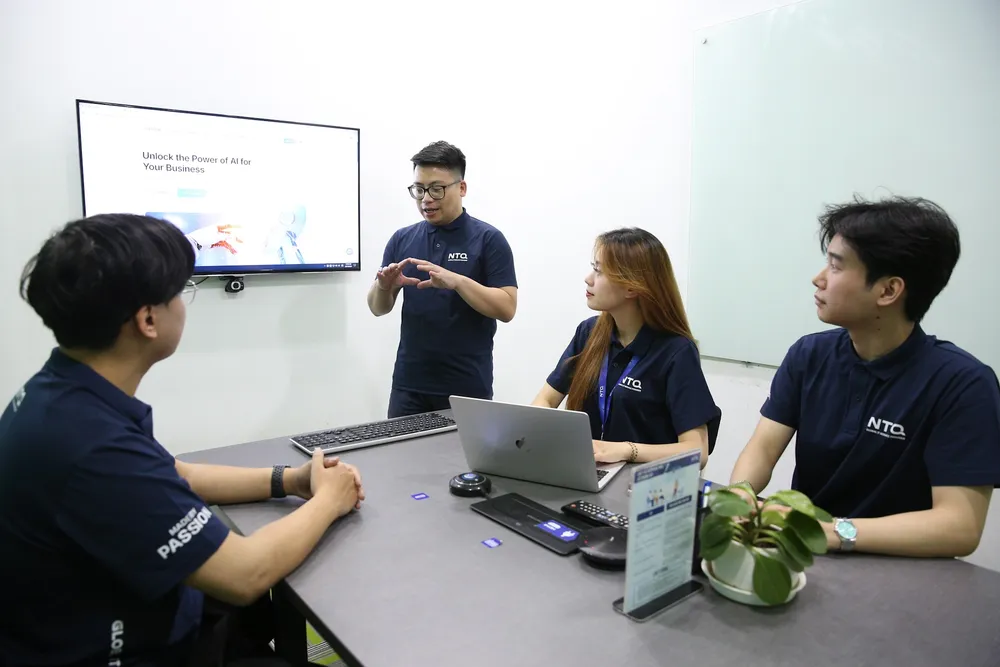 Đội ngũ NTQ thảo luận về ứng dụng AI trong vận hành và phát triển kinh doanh