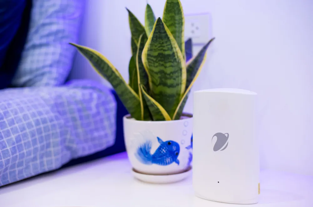 Thiết bị WiFi Mesh của VNPT được thiết kế để mở rộng vùng phủ wifi, phù hợp với nhu cầu kết nối của các gia đình hiện đại. Ảnh: C.H Thiết bị WiFi Mesh của VNPT được thiết kế để mở rộng vùng phủ WiFi, phù hợp với nhu cầu kết nối của các gia đình hiện đại.jpg